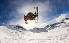 球王会-越南女足球员努力训练改写为"越南队员刻苦备战"